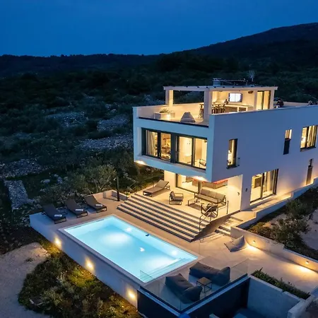 Modern On Island Hvar 别墅 *